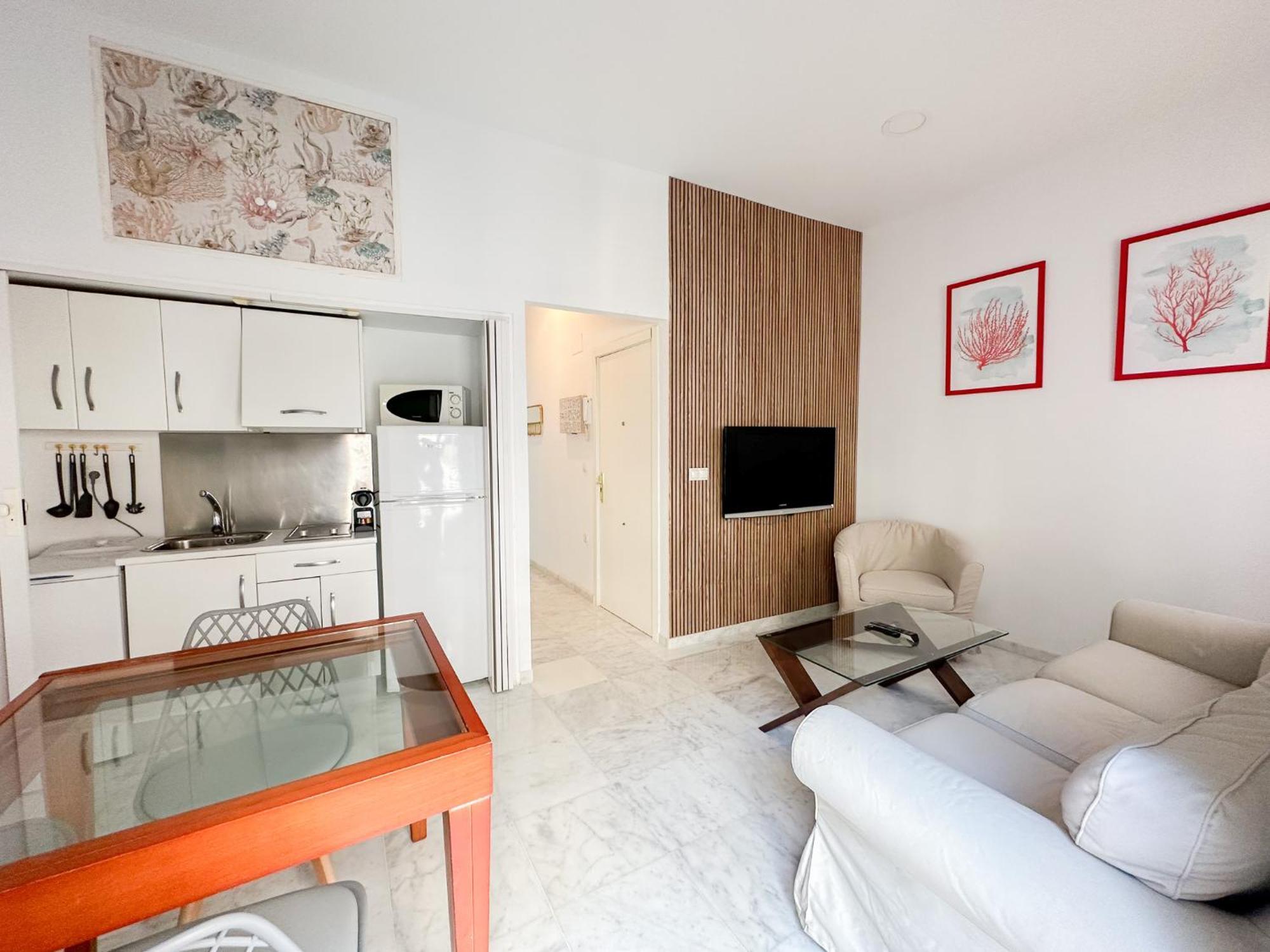 Cozy Budget 2br With Ac, 1 Bath, Private Parking Opt Seville
