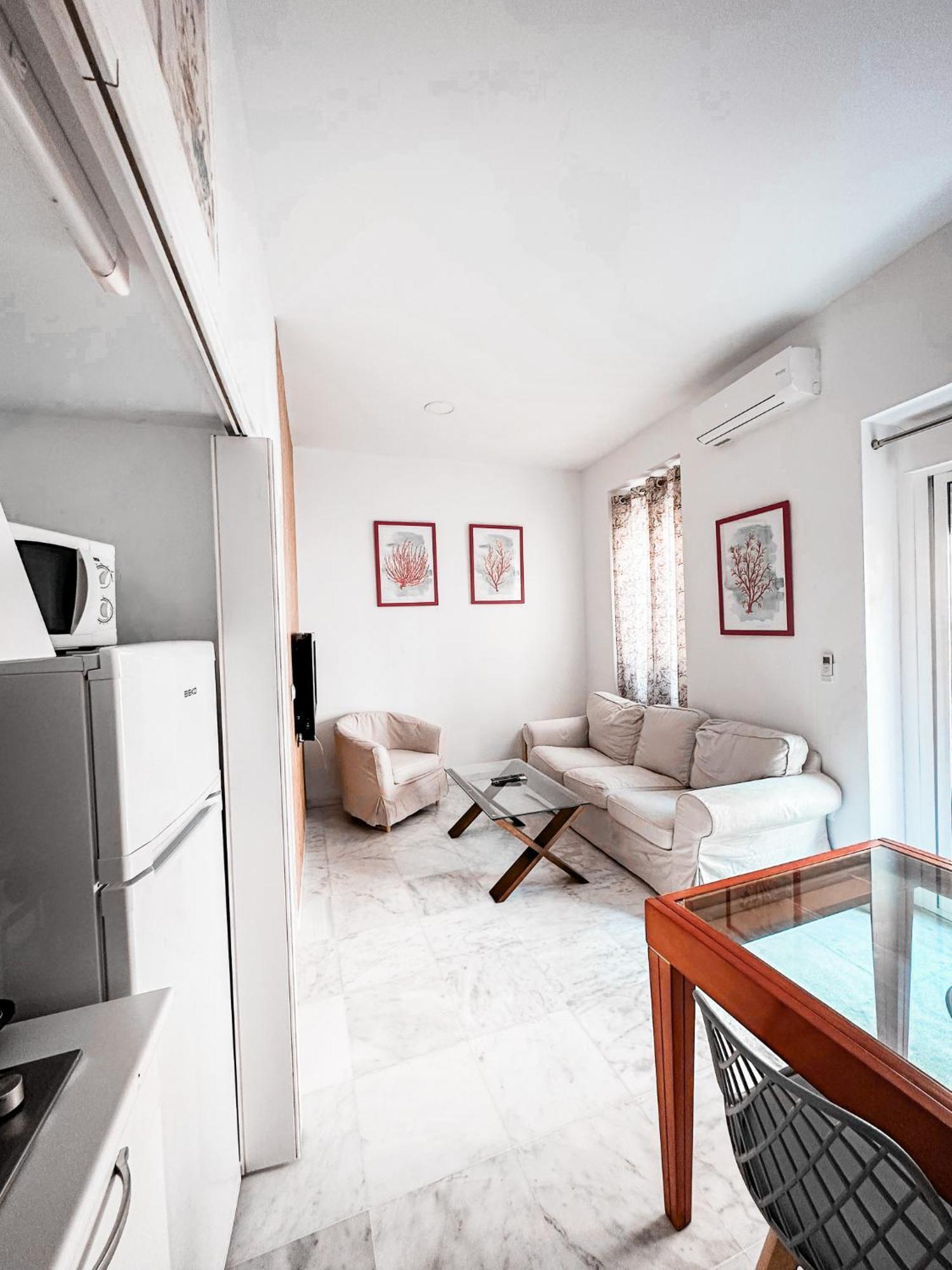 Cozy Budget 2br With Ac, 1 Bath, Private Parking Opt * Séville